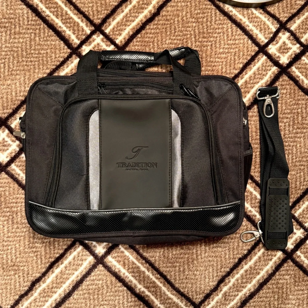 Leed’s Executive 17” Laptop Briefcase